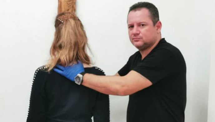 Zoran Bračika tijekom terapije polaganjem ruku